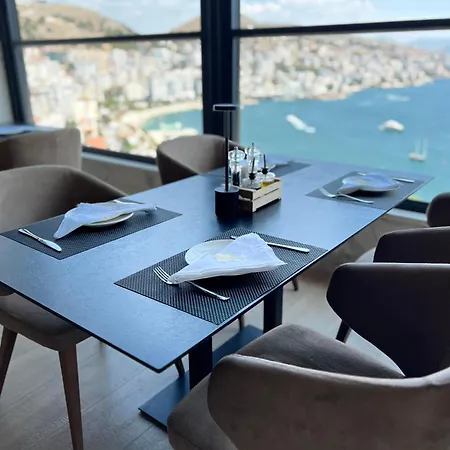 Toer & Hotel Saranda