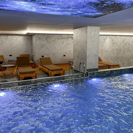 Toer & Hotel Saranda