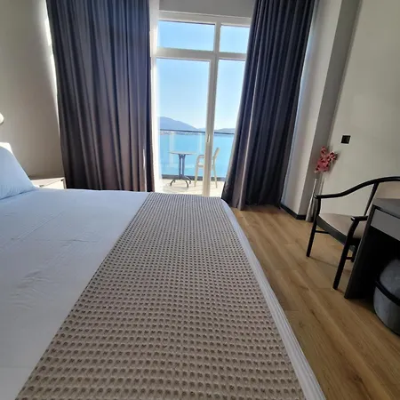 Toer & Sarande