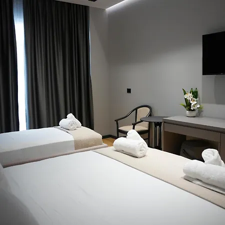Toer & Hotel Saranda