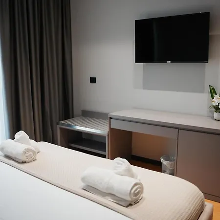Toer & Hotel